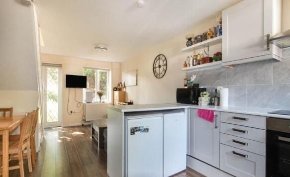Property photo 2 of 11 Kitchen