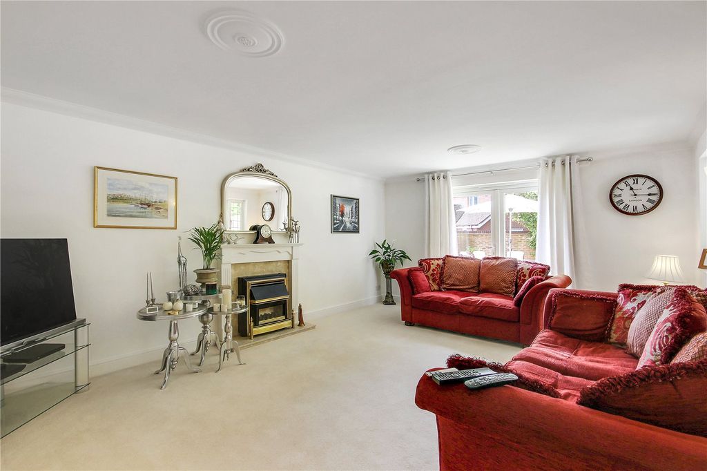 Property photo 3 of 15 Sitting Room