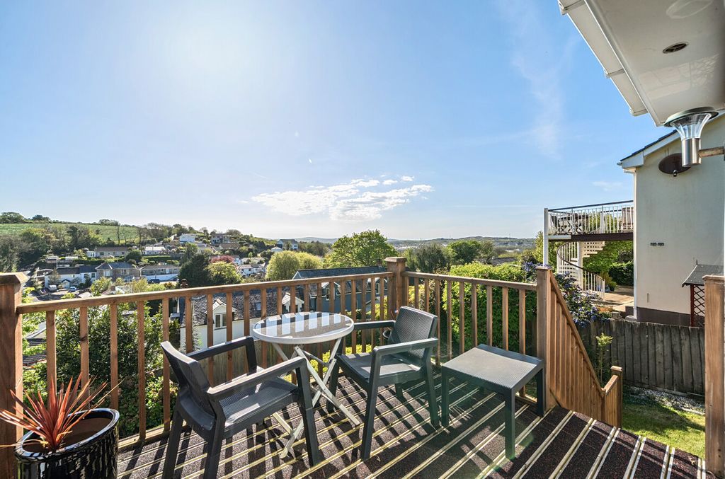 Property photo 3 of 35 1451683-12-69Ebb1...