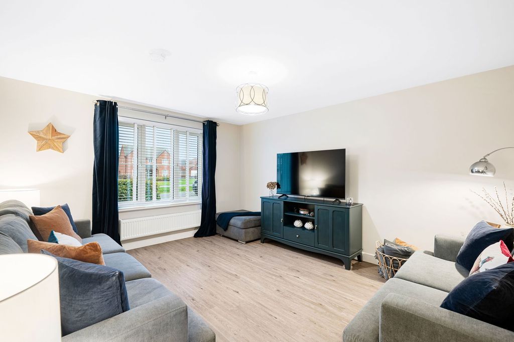 Property photo 2 of 20