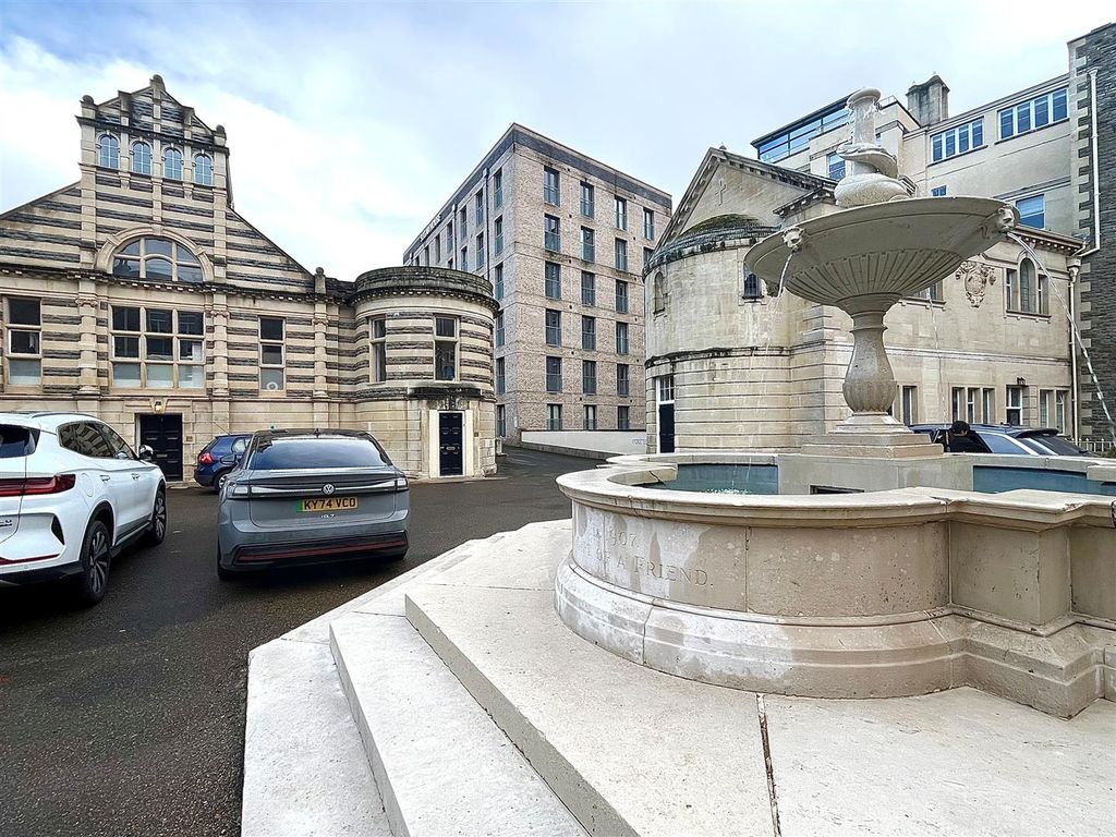 Property photo 2 of 21