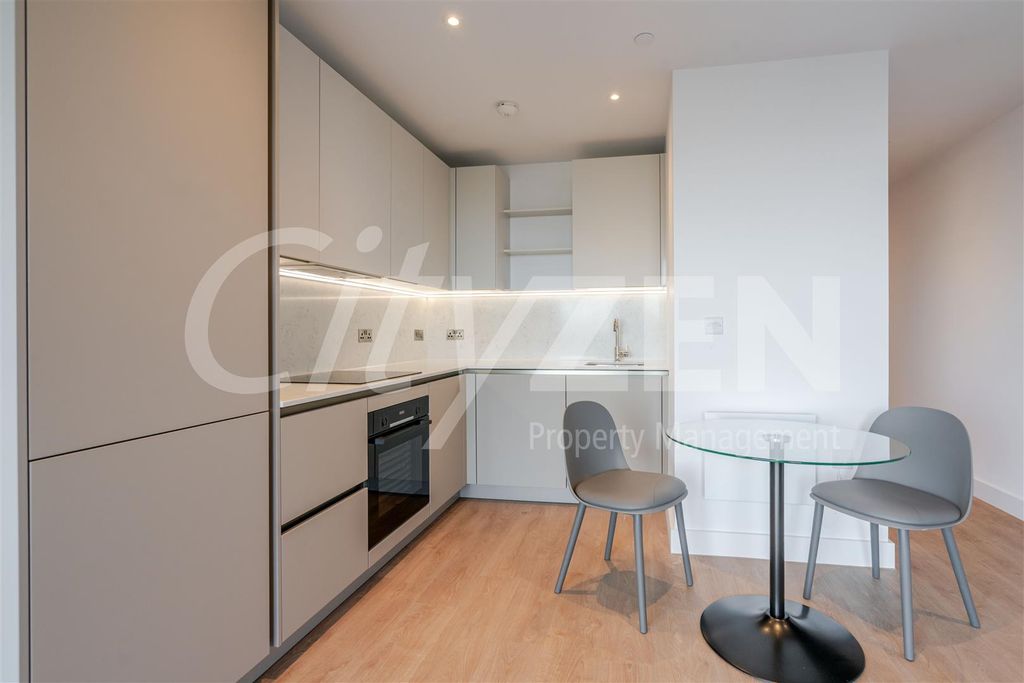 Property photo 2 of 10 Kitchen