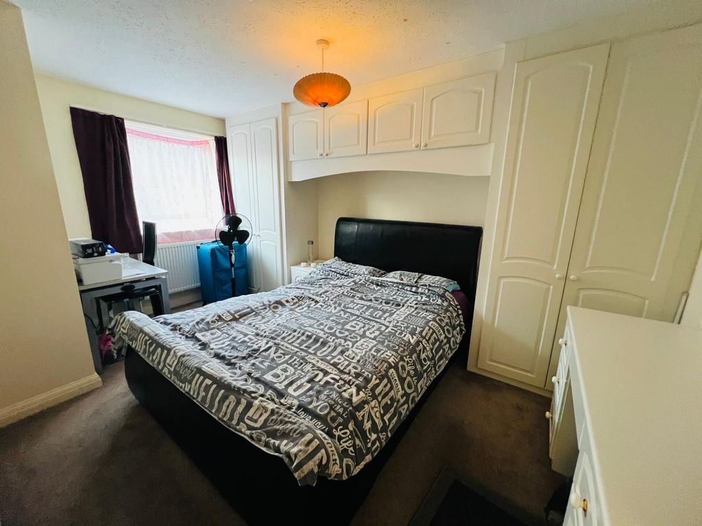 Property photo 3 of 9 Bedroom 1