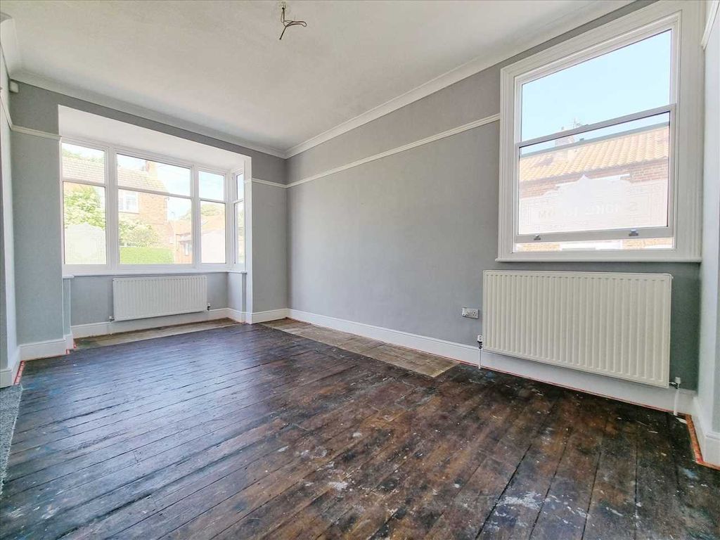 Property photo 2 of 25 Snug: