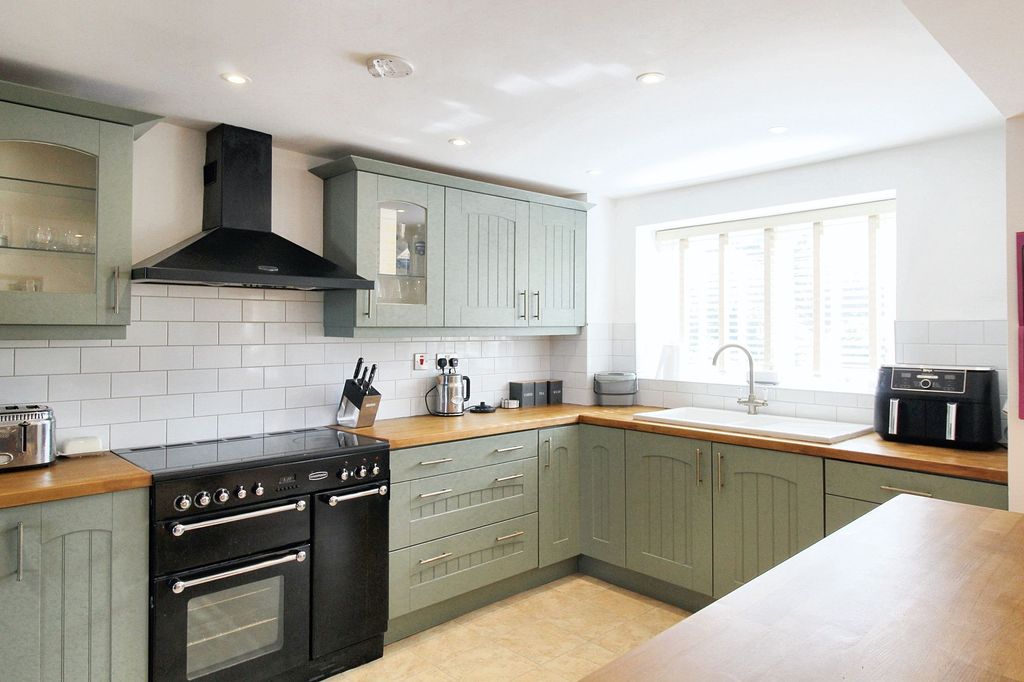 Property photo 2 of 47 Kitchen