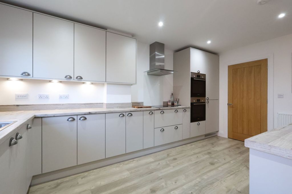 Property photo 3 of 25