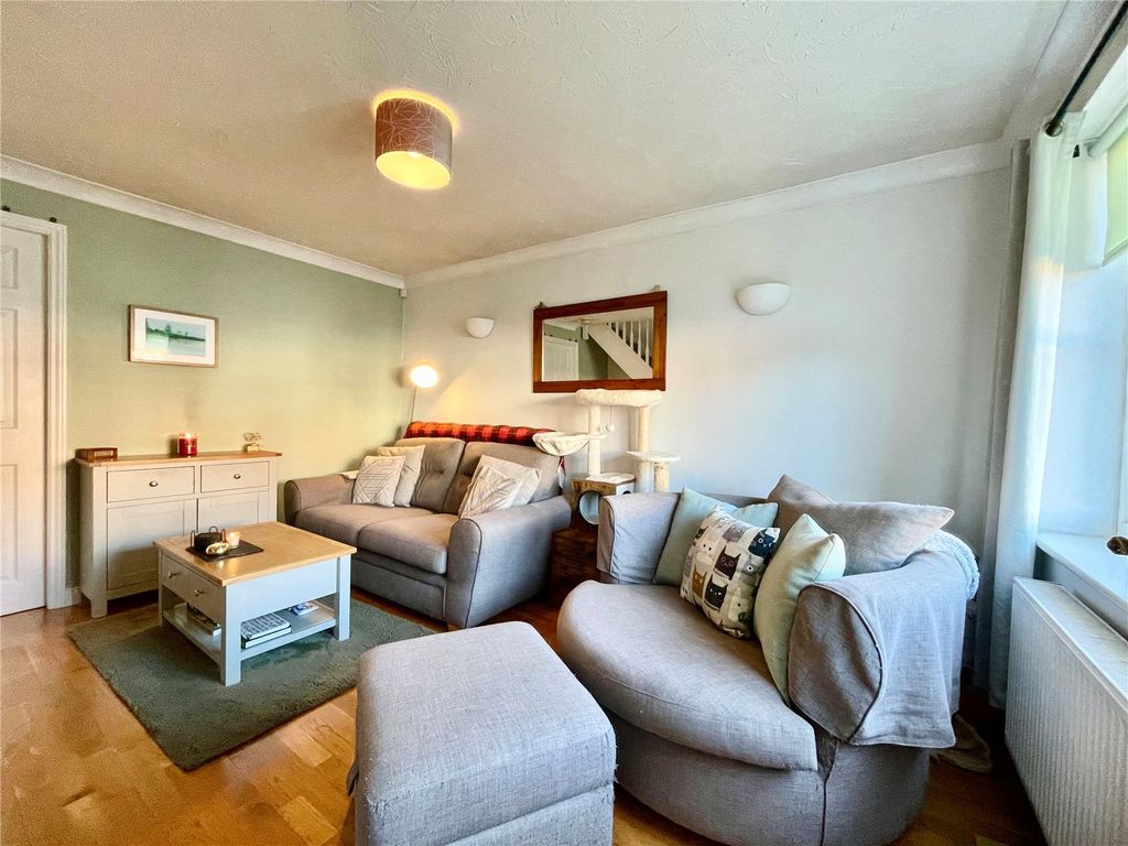 Property photo 3 of 9 Lounge