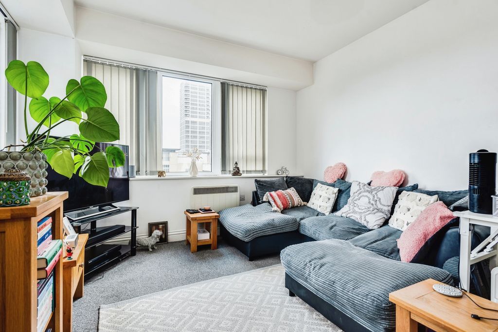 Property photo 1 of 10 Photography