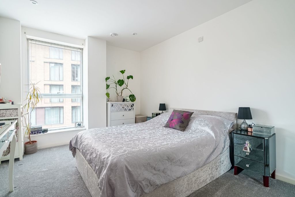 Property photo 2 of 17 4857884