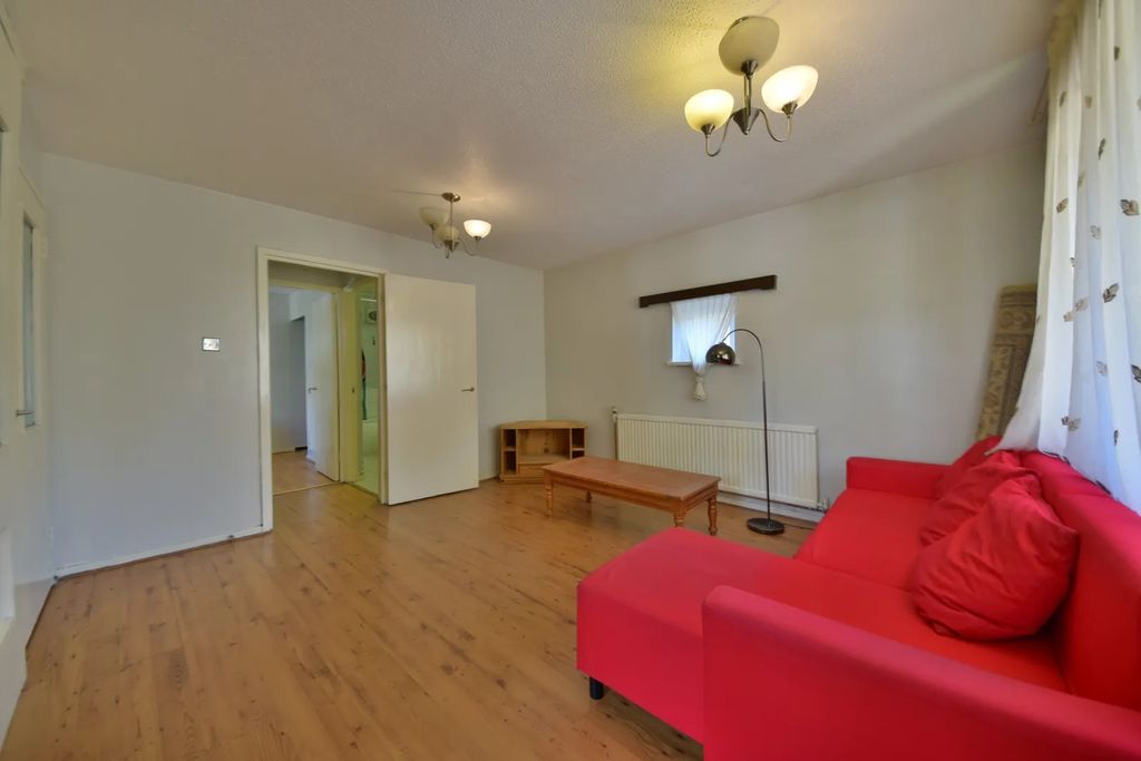 Property photo 2 of 8