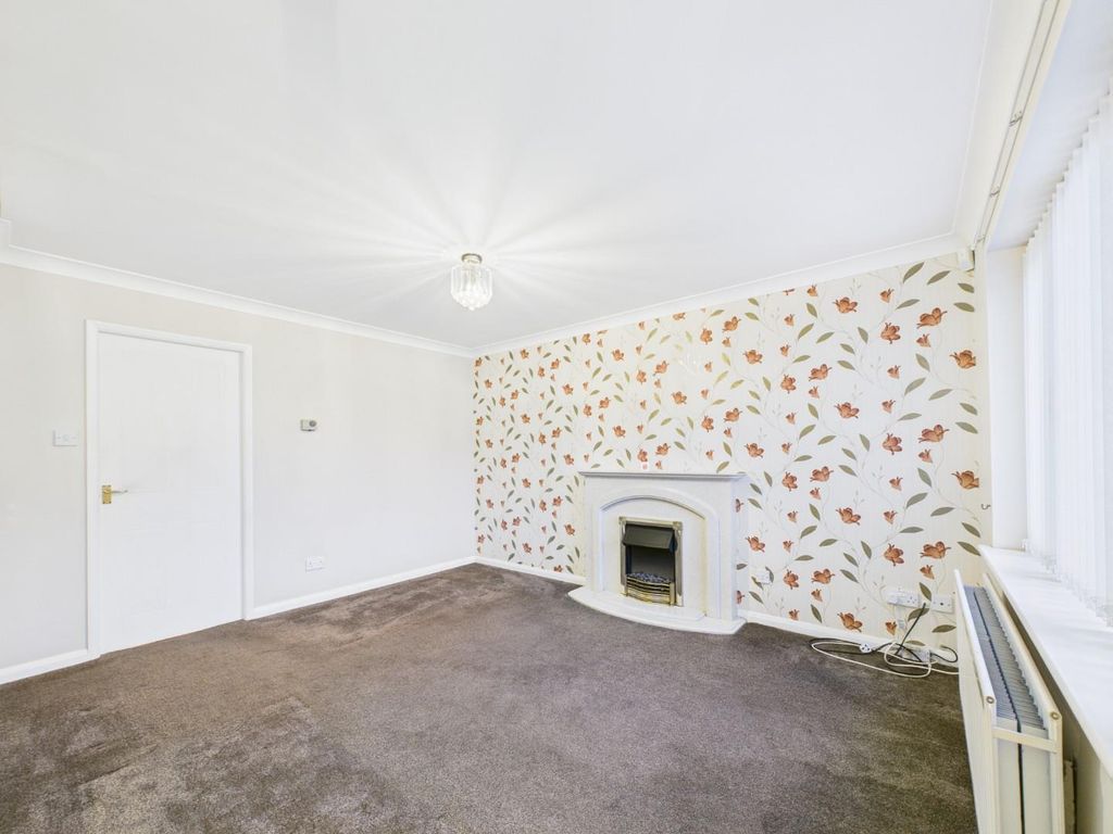 Property photo 3 of 16 Lounge