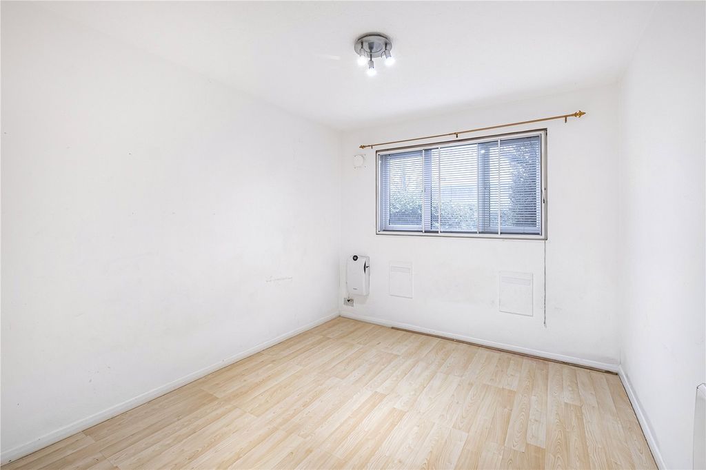 Property photo 3 of 8 Bedroom