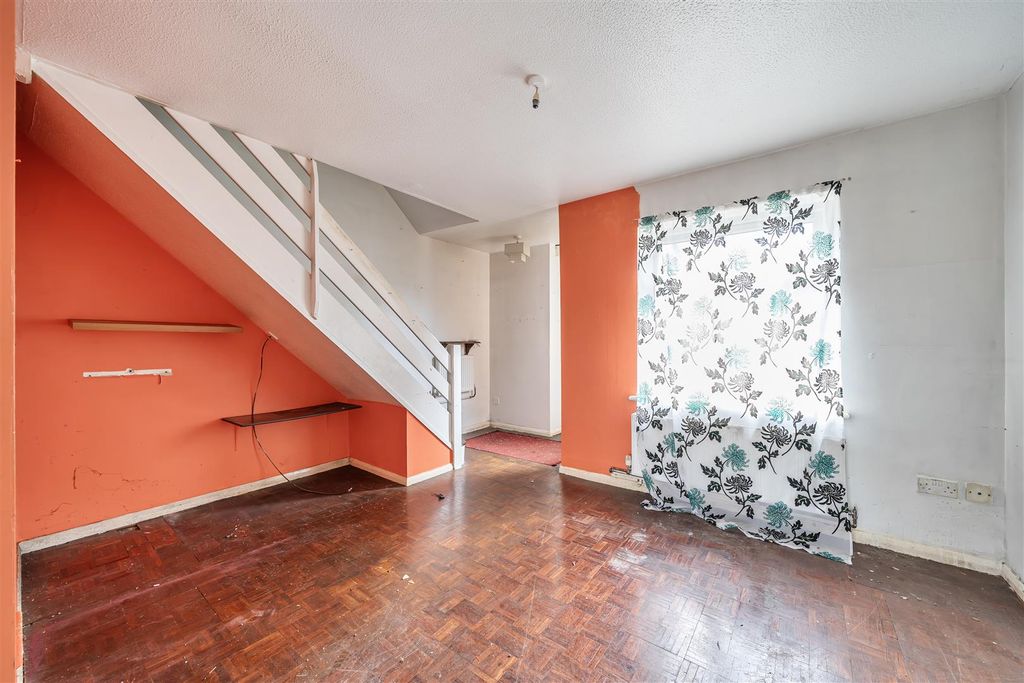 Property photo 3 of 10 Sitting.Jpg