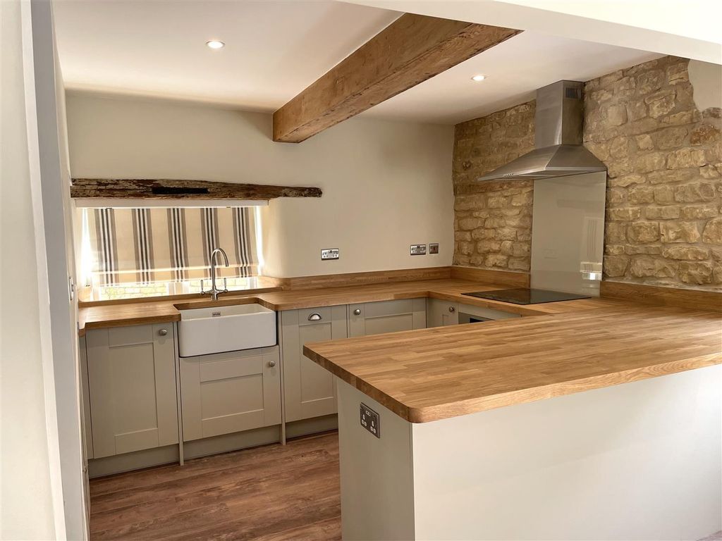 Property photo 3 of 9 Kitchen