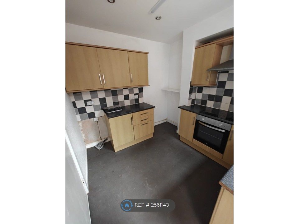 Property photo 3 of 8 Kitchen