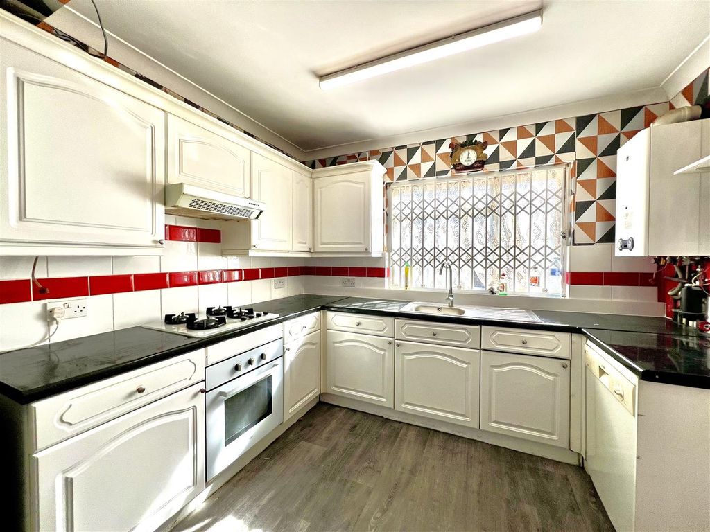Property photo 1 of 9 Kitchen