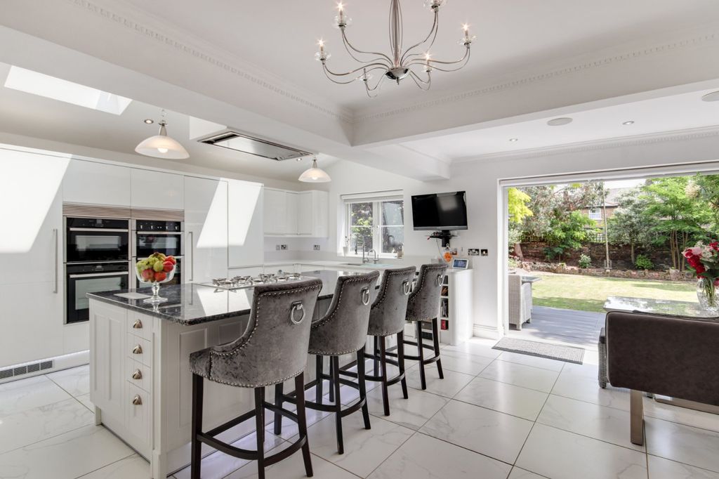 Property photo 2 of 24 Kitchen Diner