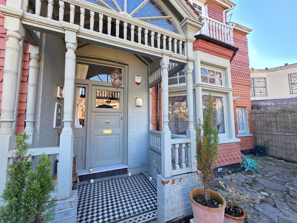 Property photo 2 of 20 Photo 21