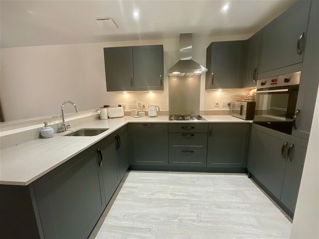 Property photo 3 of 10 Kitchen