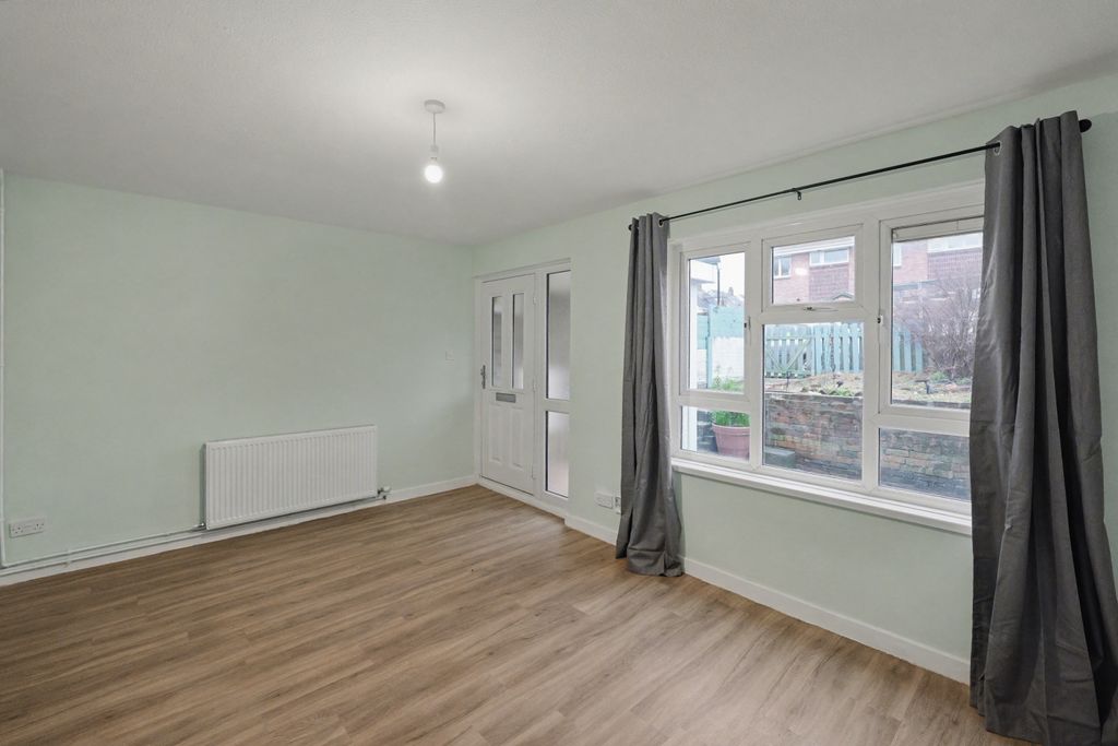 Property photo 3 of 15 239 Gunville Road, Newport, Isle Of Wight Po30 5Lu