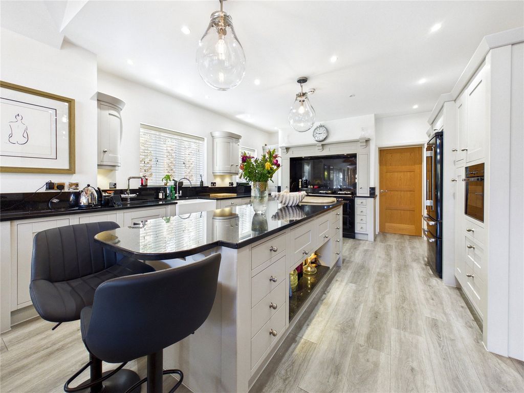 Property photo 2 of 46 Picture No. 31