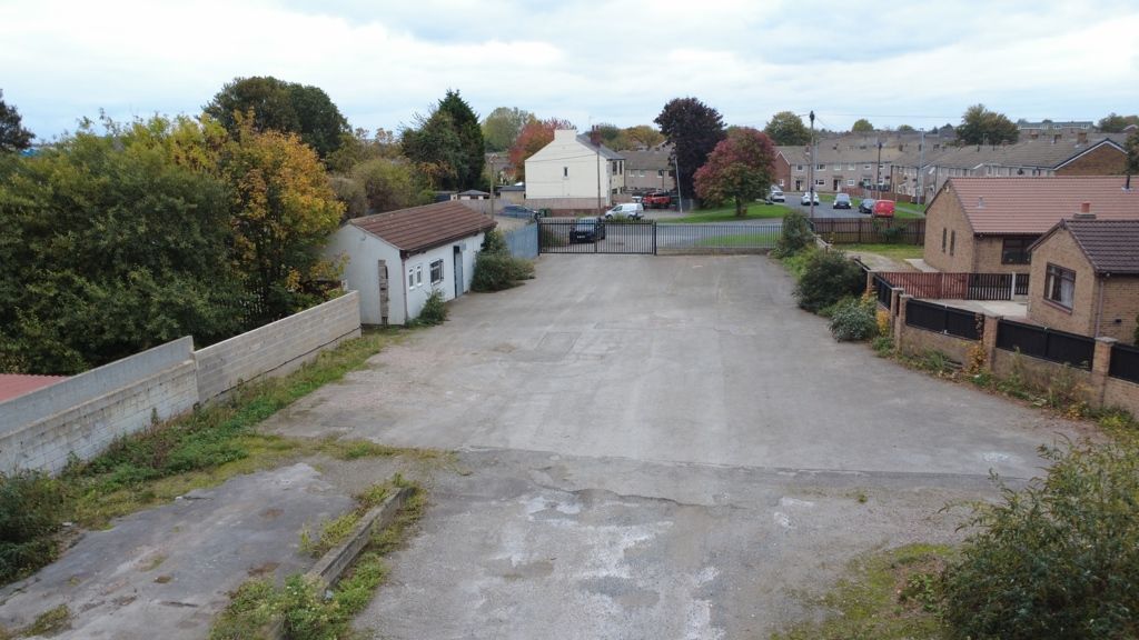 Property photo 3 of 8 Photo 6