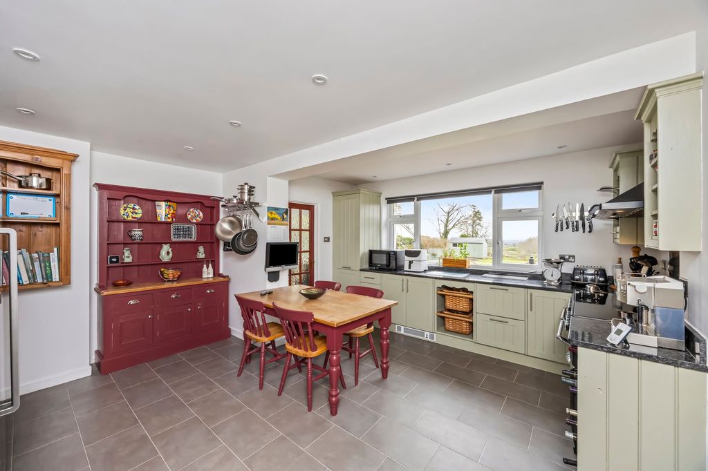 Property photo 3 of 24