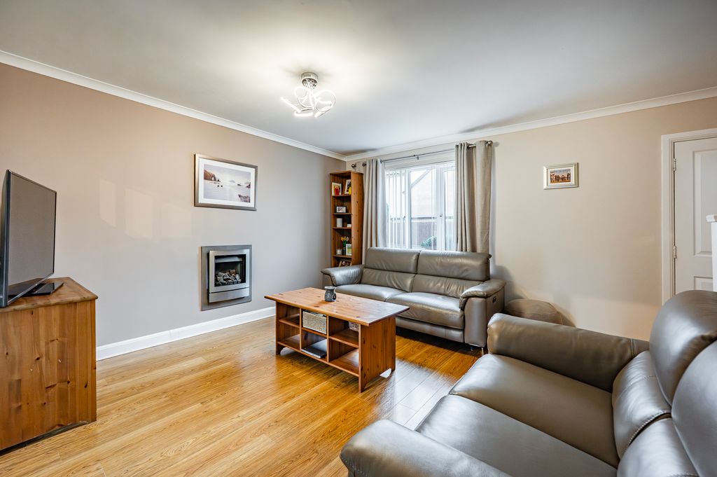 Property photo 3 of 33