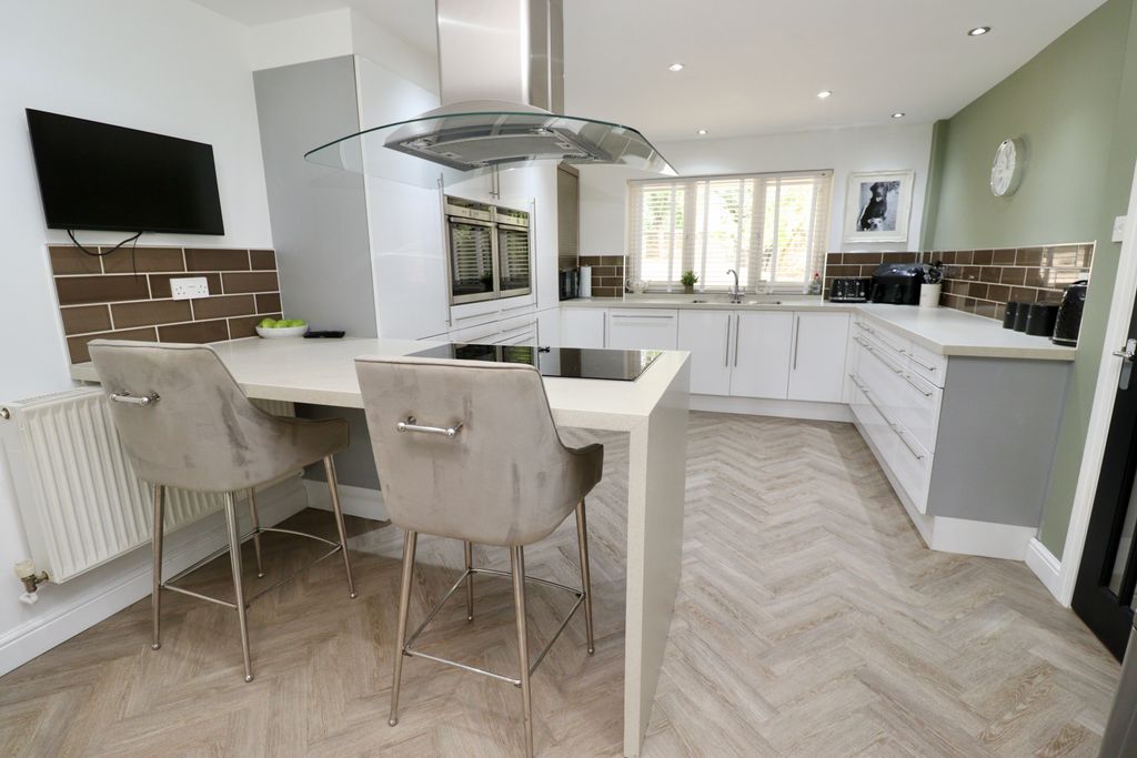 Property photo 3 of 33 Img_4346