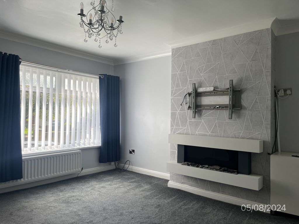 Property photo 2 of 11 24 Clavering Road 05.08 (5)