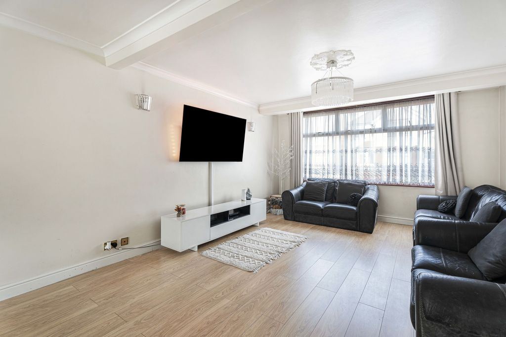 Property photo 3 of 21 Gallery