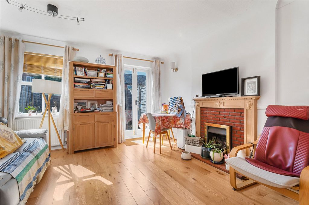 Property photo 2 of 9 Sitting Room