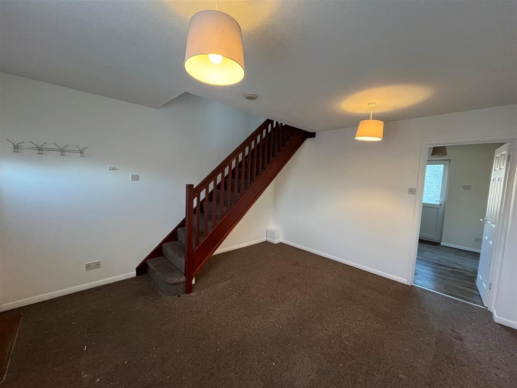 Property photo 3 of 13 Lounge