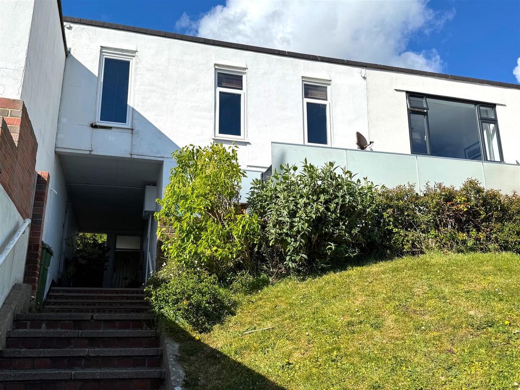 Property photo 1 of 13 Front 1.Jpg
