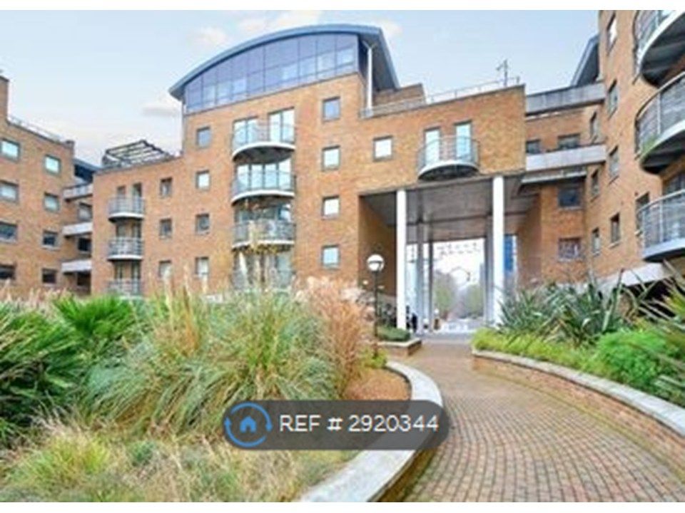 Property photo 2 of 11 Building Courtyard
