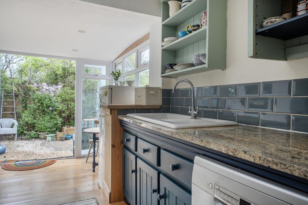 Property photo 3 of 17 Kitchen