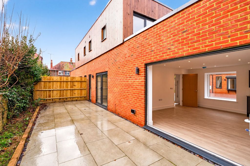 Property photo 3 of 12 Picture No. 11