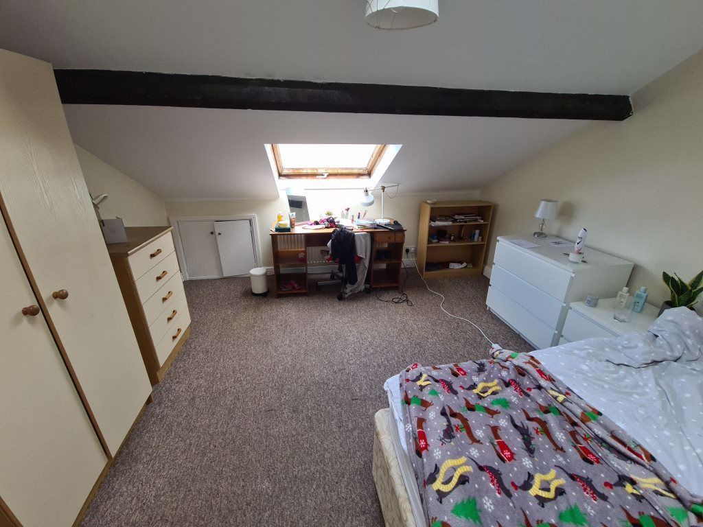 Property photo 3 of 9 Bright, Cosy Attic Double Bedroom With Sloped Ceil...