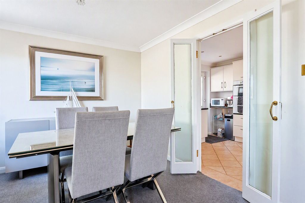 Property photo 3 of 21 Dining Area