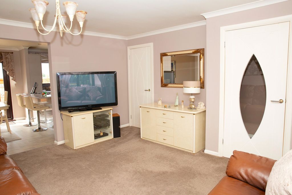 Property photo 3 of 24
