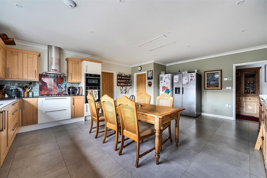 Property photo 3 of 21 Kitchen/Dining Room