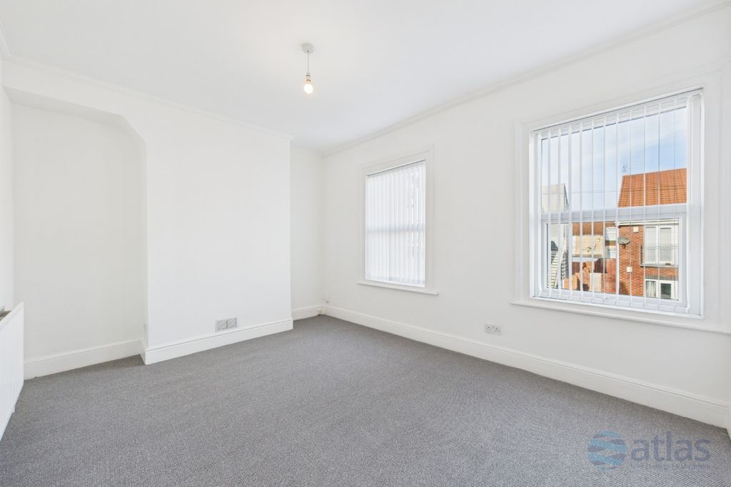 Property photo 3 of 16 Bedroom