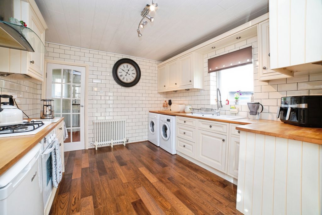 Property photo 3 of 17 Photo