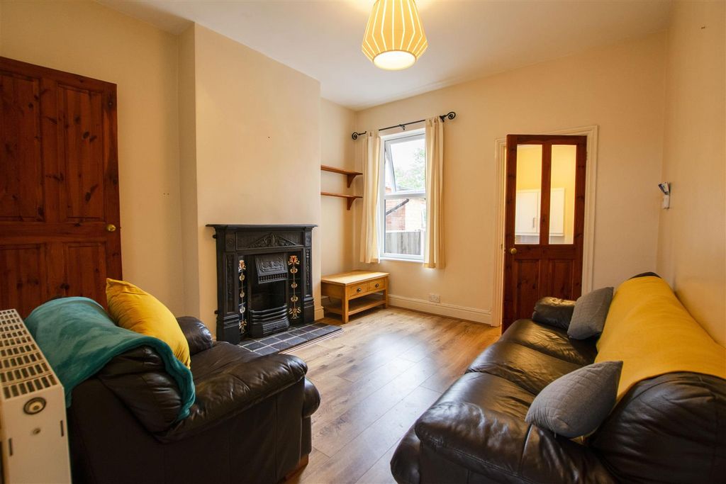 Property photo 3 of 15 Approach