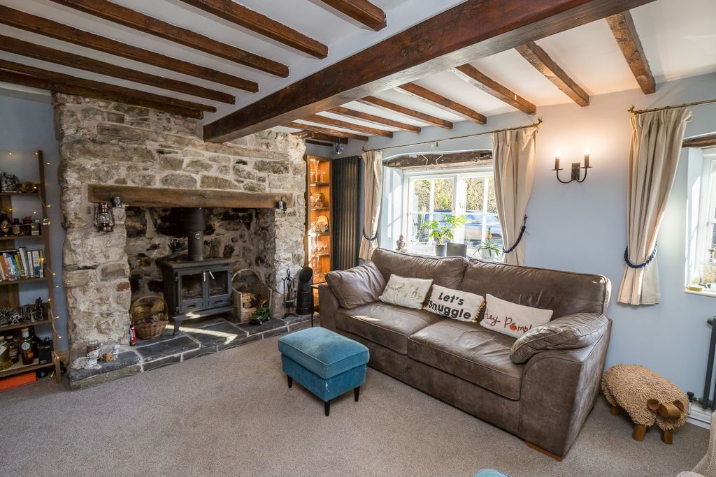 Property photo 3 of 22 Lounge