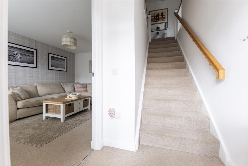 Property photo 2 of 18 Entrance Hallway.Jpg