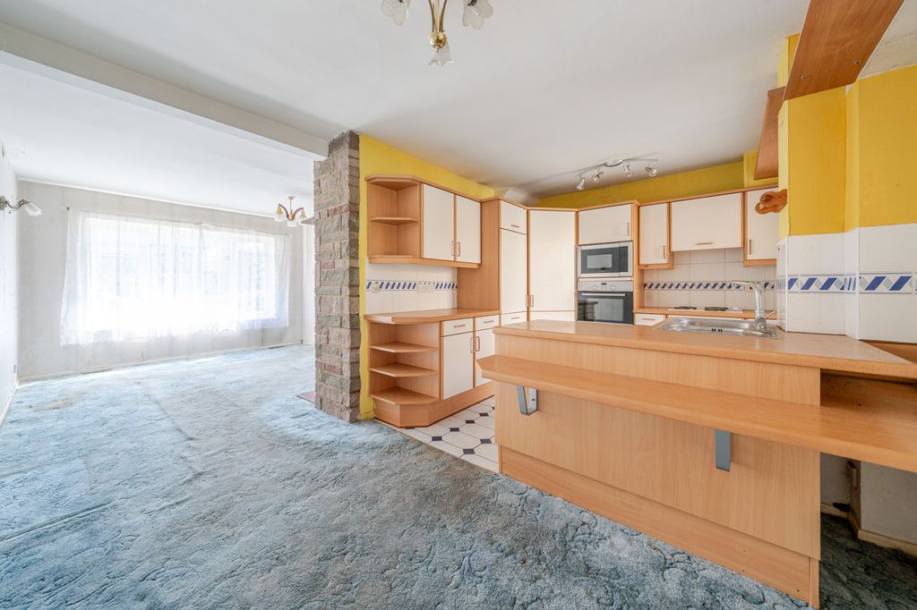 Property photo 3 of 12