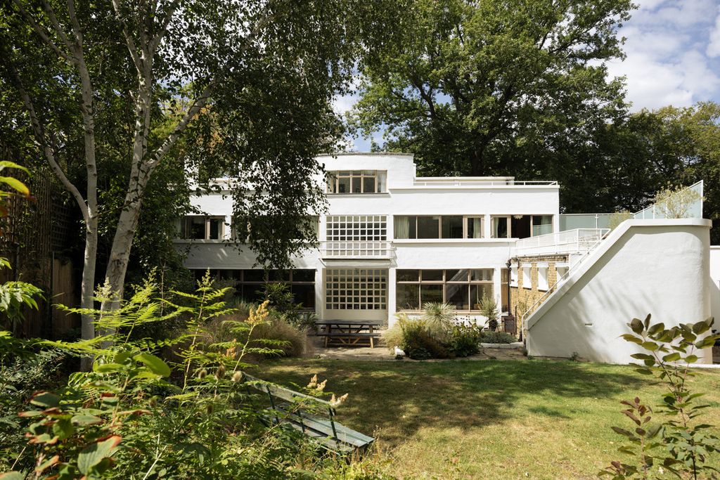 Property photo 1 of 49