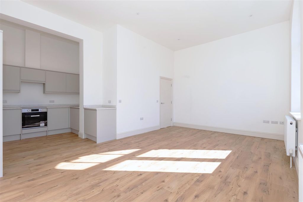 Property photo 3 of 10 Northcourt Flat 1_2.Jpg
