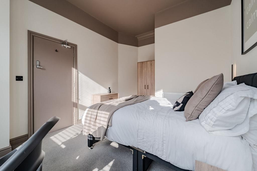 Property photo 3 of 21 004-Dsc03550-Hdr.Jpg